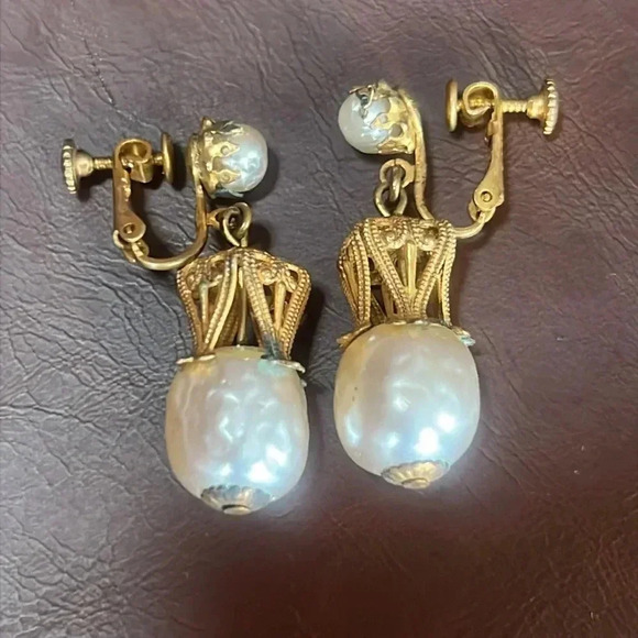 Miriam Haskell | Signed Vintage Pearl Drop Clip On Earrings - Very Rare Style - Picture 6 of 6